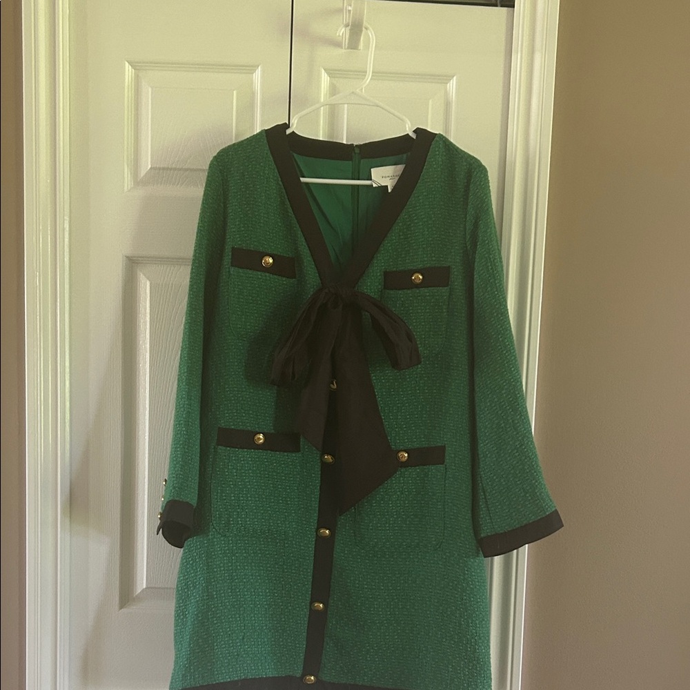 Tuckernuck Elegant Green Women's Coat with Black Accents